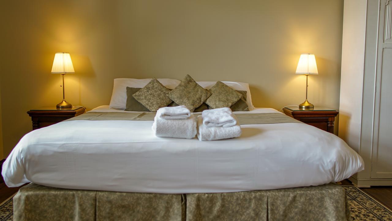 Cleeve House Bed and Breakfast Melksham Buitenkant foto